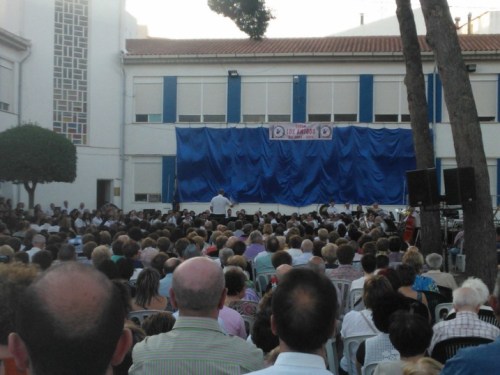Estreno del pasodoble "Cantos de Sax", de  Inocente Gonzalez, dedicado a la Colla "los Amigos" en su 10º Aniversario.