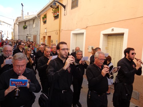 La Colla Los Amigos en el Pasacalles. Actos 775 aniversario muerte de Don Artal de Alagón. Sax, 2 de noviembre de 2014.
