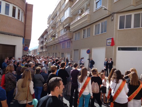 Carlos García y Vicente Gil descubren placa conmemorativa. Actos 775 aniversario muerte de Don Artal de Alagón. Sax, 2 de noviembre de 2014.