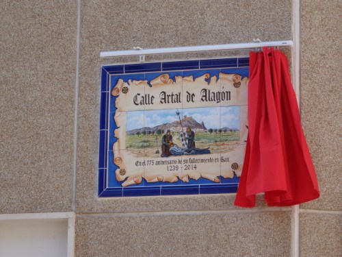 Placa conmemorativa. Actos 775 aniversario muerte de Don Artal de Alagón. Sax, 2 de noviembre de 2014.